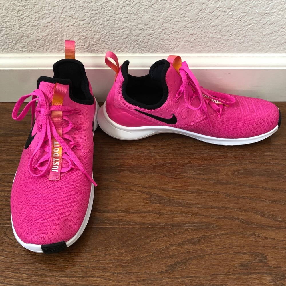 NWOT Laser Fuchsia Women's Nike Free TR 8